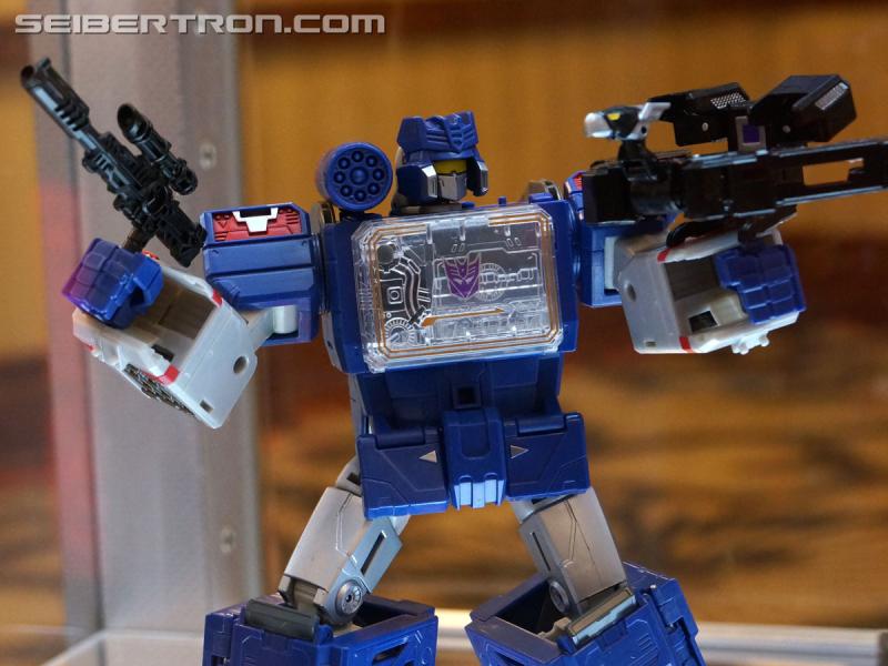 Botcon 2016: Hasbro Display: Titans Return - Transformers Event: Titans Return 037a