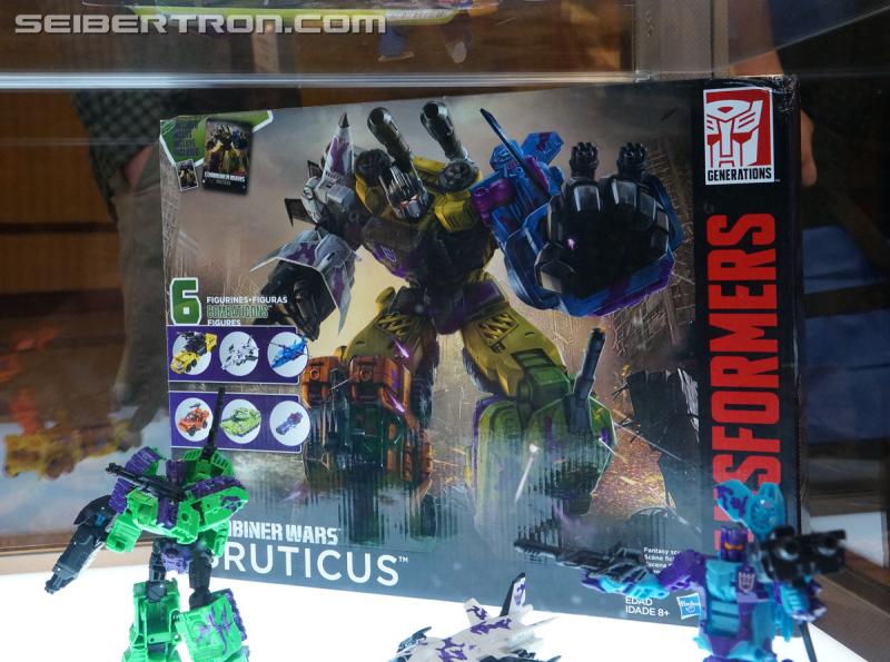 Botcon 2016 - Hasbro Display: Combiner Wars Victorion and G2 Bruticus Sets