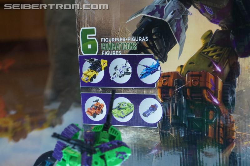 Botcon 2016: Hasbro Display: Combiner Wars Victorion and G2 Bruticus Sets - Transformers Event: Victorion+g2 Bruticus 003