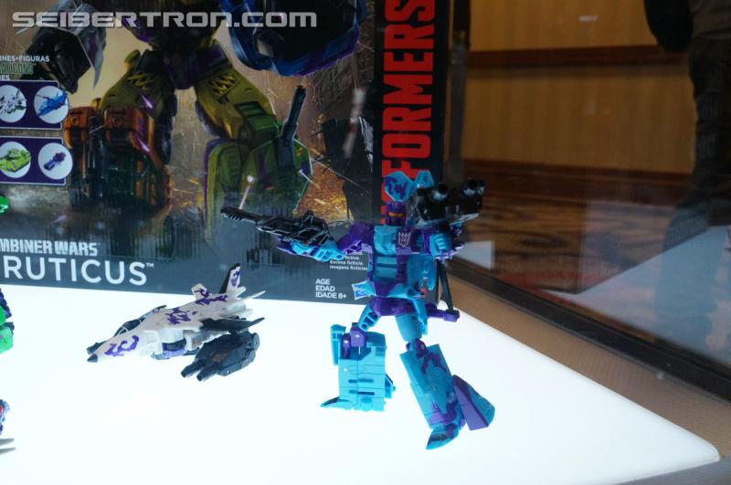 Botcon 2016: Hasbro Display: Combiner Wars Victorion and G2 Bruticus Sets - Transformers Event: Victorion+g2 Bruticus 004