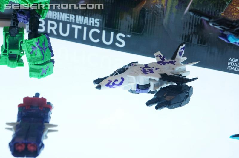 Botcon 2016 - Hasbro Display: Combiner Wars Victorion and G2 Bruticus Sets