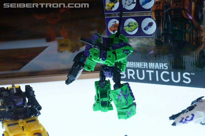 Botcon 2016: Hasbro Display: Combiner Wars Victorion and G2 Bruticus Sets - Transformers Event: Victorion+g2 Bruticus 008