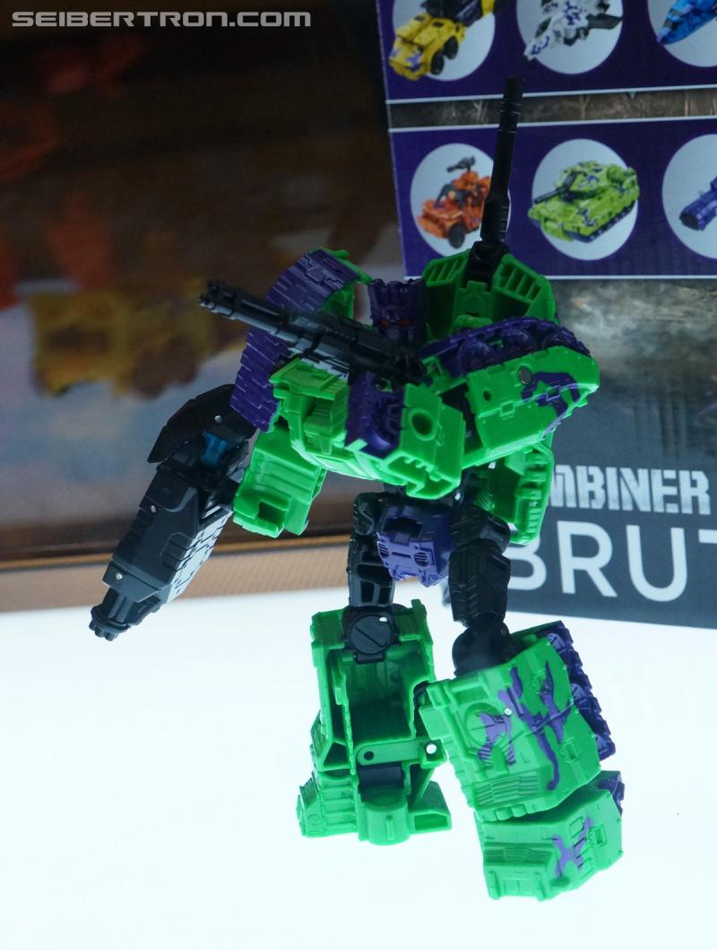Botcon 2016: Hasbro Display: Combiner Wars Victorion and G2 Bruticus Sets - Transformers Event: Victorion+g2 Bruticus 008a