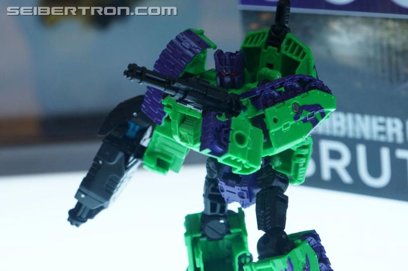 Botcon 2016: Hasbro Display: Combiner Wars Victorion and G2 Bruticus Sets - Transformers Event: Victorion+g2 Bruticus 009