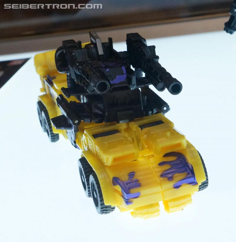 Botcon 2016: Hasbro Display: Combiner Wars Victorion and G2 Bruticus Sets - Transformers Event: Victorion+g2 Bruticus 010a