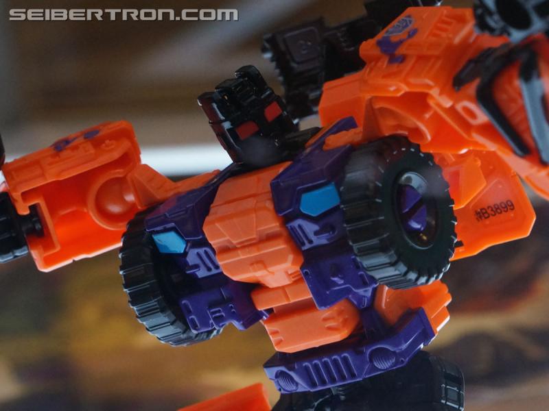 Botcon 2016: Hasbro Display: Combiner Wars Victorion and G2 Bruticus Sets - Transformers Event: Victorion+g2 Bruticus 011a