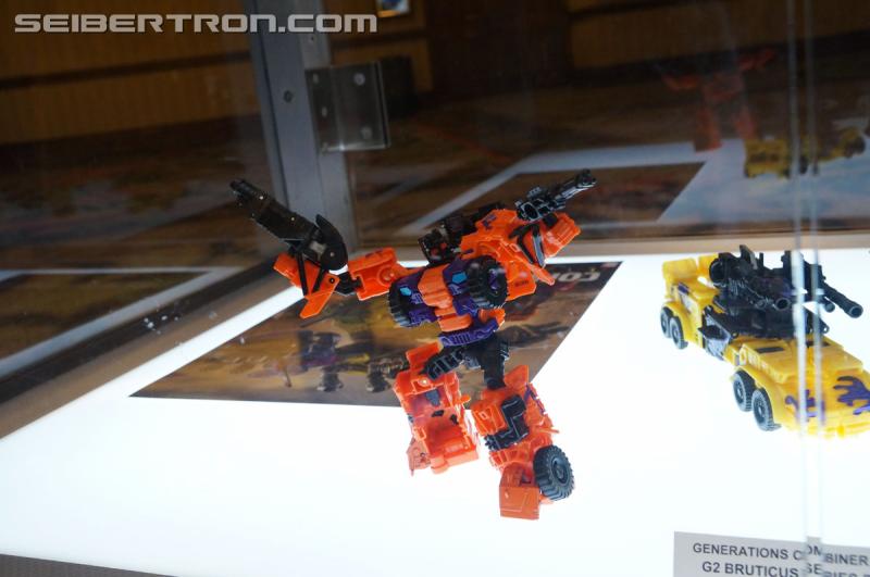 Botcon 2016 - Hasbro Display: Combiner Wars Victorion and G2 Bruticus Sets