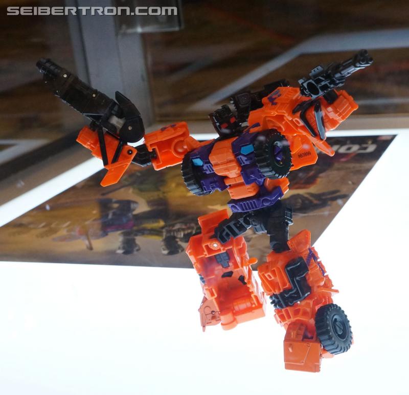 Botcon 2016: Hasbro Display: Combiner Wars Victorion and G2 Bruticus Sets - Transformers Event: Victorion+g2 Bruticus 012a