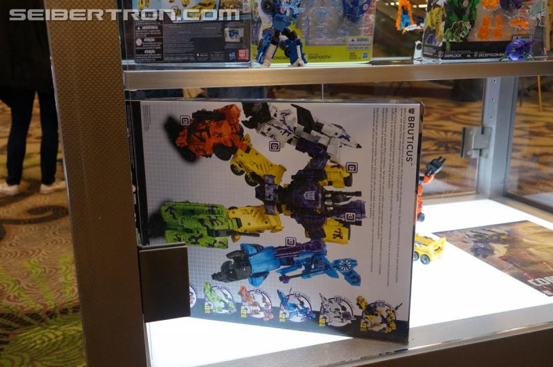 Botcon 2016: Hasbro Display: Combiner Wars Victorion and G2 Bruticus Sets - Transformers Event: Victorion+g2 Bruticus 013