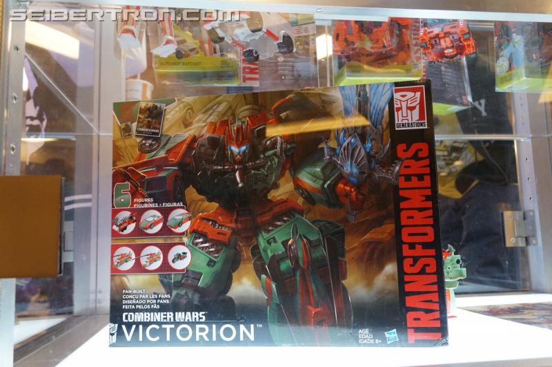 Botcon 2016: Hasbro Display: Combiner Wars Victorion and G2 Bruticus Sets - Transformers Event: Victorion+g2 Bruticus 015