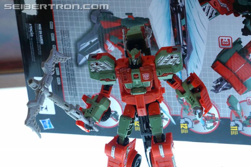 Botcon 2016: Hasbro Display: Combiner Wars Victorion and G2 Bruticus Sets - Transformers Event: Victorion+g2 Bruticus 024