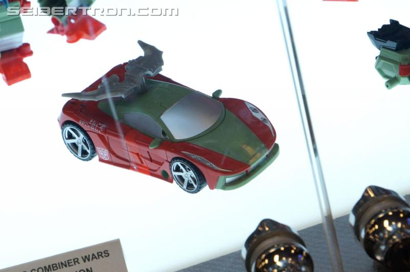 Botcon 2016: Hasbro Display: Combiner Wars Victorion and G2 Bruticus Sets - Transformers Event: Victorion+g2 Bruticus 025