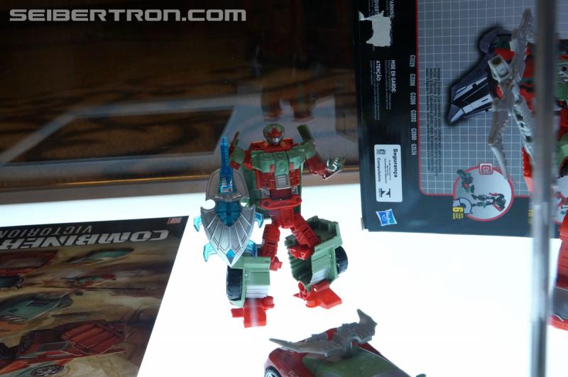 Botcon 2016: Hasbro Display: Combiner Wars Victorion and G2 Bruticus Sets - Transformers Event: Victorion+g2 Bruticus 026