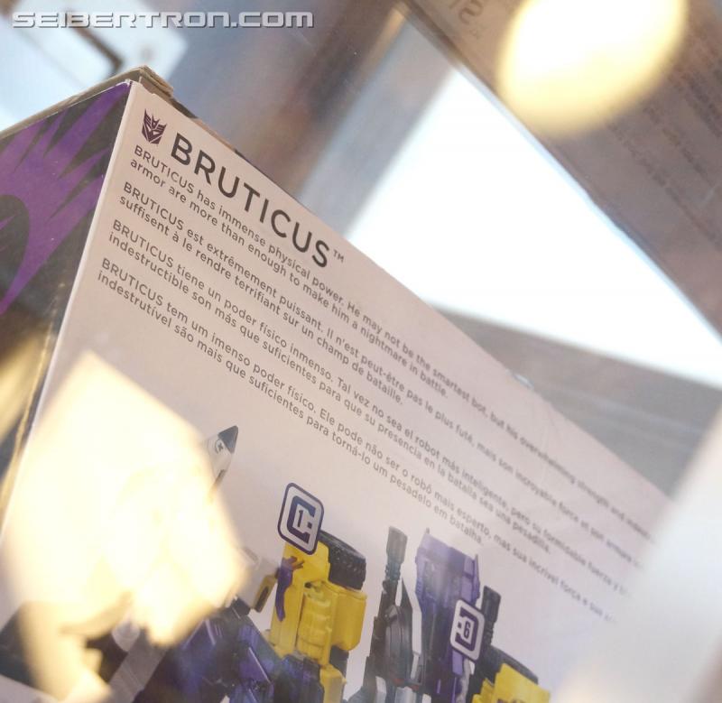 Botcon 2016: Hasbro Display: Combiner Wars Victorion and G2 Bruticus Sets - Transformers Event: Victorion+g2 Bruticus 042a