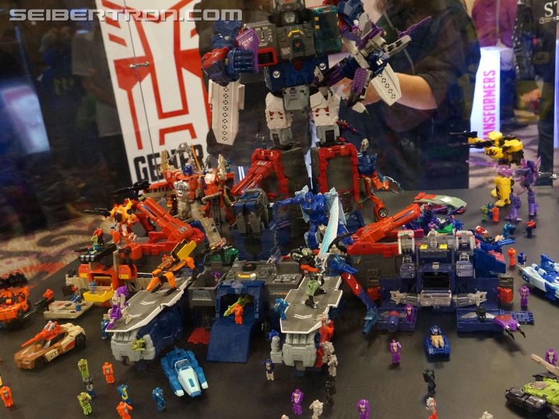 Botcon 2016 - Fortress Maximus Titan Masters Battle Scene Diorama