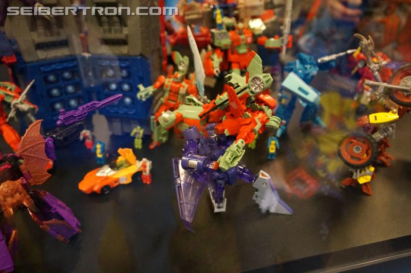Botcon 2016: Fortress Maximus Titan Masters Battle Scene Diorama - Transformers Event: Fort Max Diorama 024