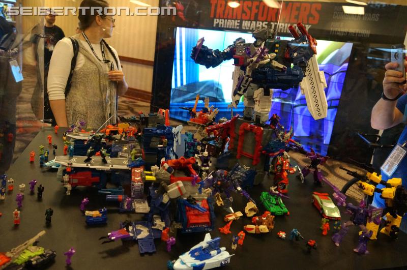 Botcon 2016 - Fortress Maximus Titan Masters Battle Scene Diorama