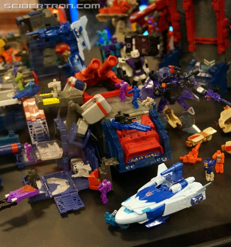 Botcon 2016: Fortress Maximus Titan Masters Battle Scene Diorama - Transformers Event: Fort Max Diorama 036