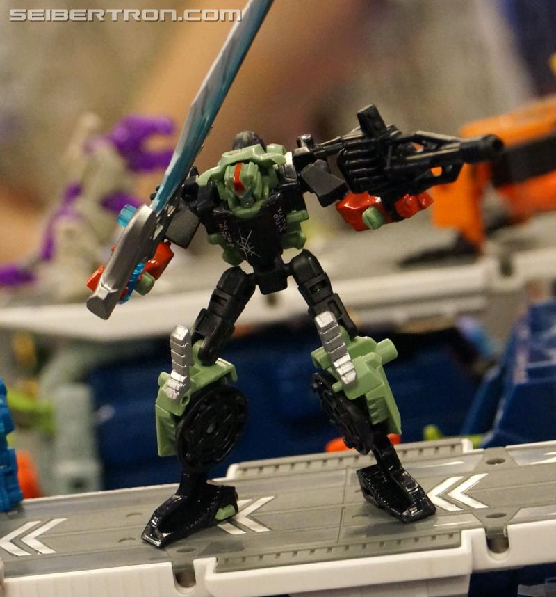 Botcon 2016: Fortress Maximus Titan Masters Battle Scene Diorama - Transformers Event: Fort Max Diorama 039