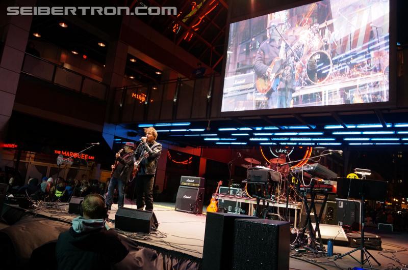 Botcon 2016: Hall of Fame with Judd Nelson and David Kaye plus Stan Bush and Vince DiCola in Concert - Transformers Event: Concert+hall Of Fame 079