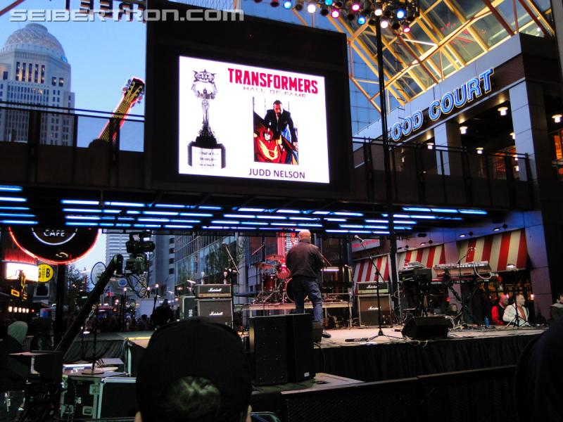 Botcon 2016: Hall of Fame with Judd Nelson and David Kaye plus Stan Bush and Vince DiCola in Concert - Transformers Event: Concert+hall Of Fame 095