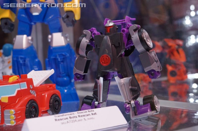 SDCC 2016 - Preview Night: Playskool Heroes Transformers Rescue Bots