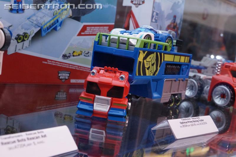 SDCC 2016 - Preview Night: Playskool Heroes Transformers Rescue Bots