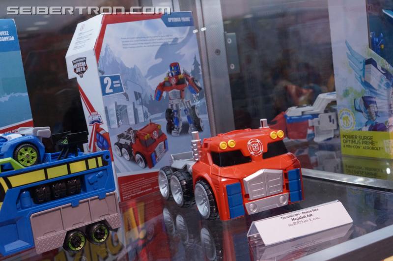 SDCC 2016 - Preview Night: Playskool Heroes Transformers Rescue Bots