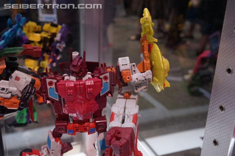 SDCC 2016 - Preview Night: Combiner Wars