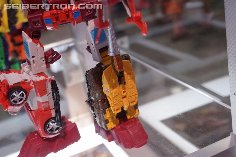 SDCC 2016: Preview Night: Combiner Wars - Transformers Event: Combiner Wars 010