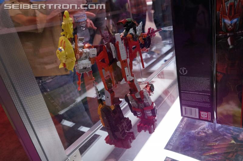 SDCC 2016: Preview Night: Combiner Wars - Transformers Event: Combiner Wars 017