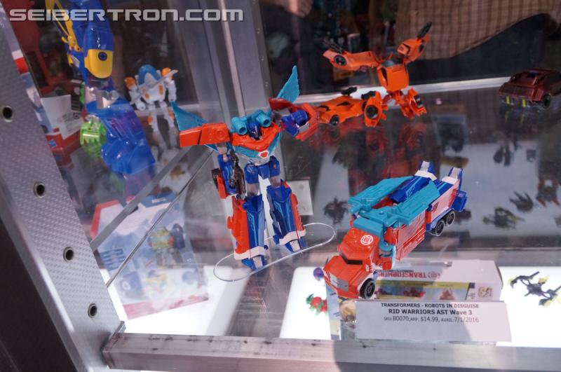 SDCC 2016 - Preview Night: Robots In Disguise