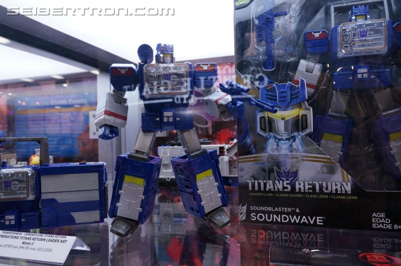 SDCC 2016 - Preview Night: Titans Return