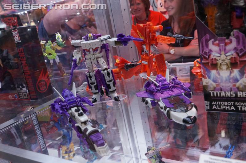 SDCC 2016: Preview Night: Titans Return - Transformers Event: Titans Return 031
