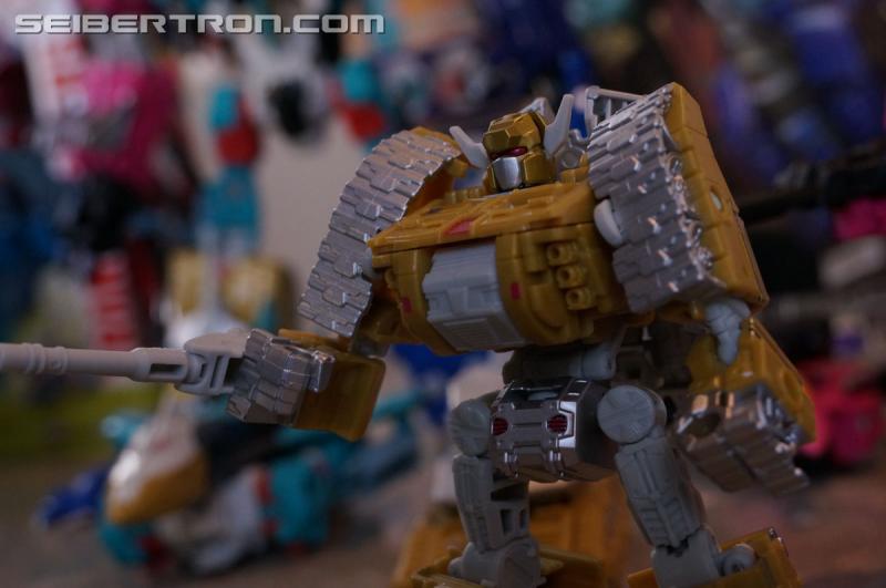 SDCC 2016 - Hasbro Press Event: Combiner Wars Liokaiser