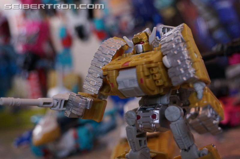SDCC 2016: Hasbro Press Event: Combiner Wars Liokaiser - Transformers Event: Liokaiser 006