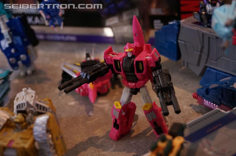 SDCC 2016: Hasbro Press Event: Combiner Wars Liokaiser - Transformers Event: Liokaiser 007