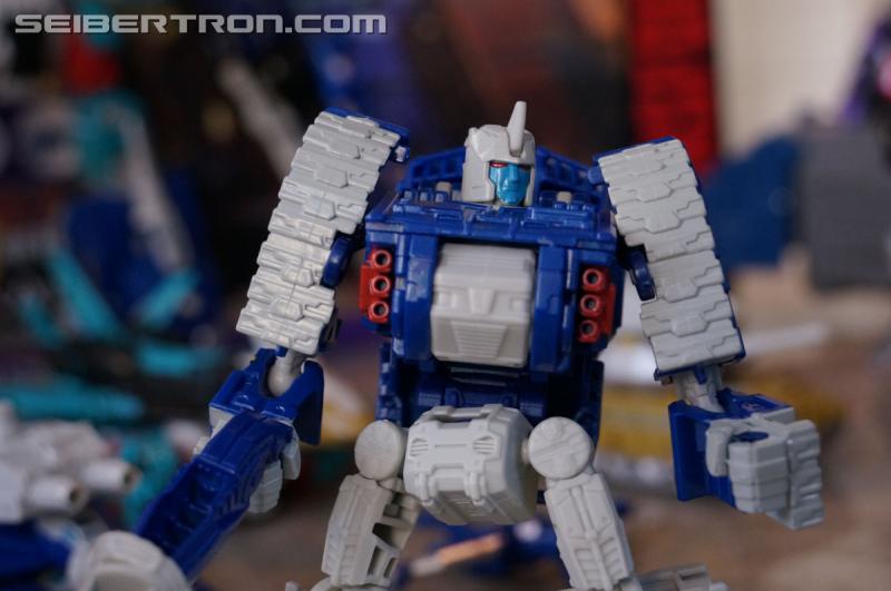 SDCC 2016: Hasbro Press Event: Combiner Wars Liokaiser - Transformers Event: Liokaiser 014