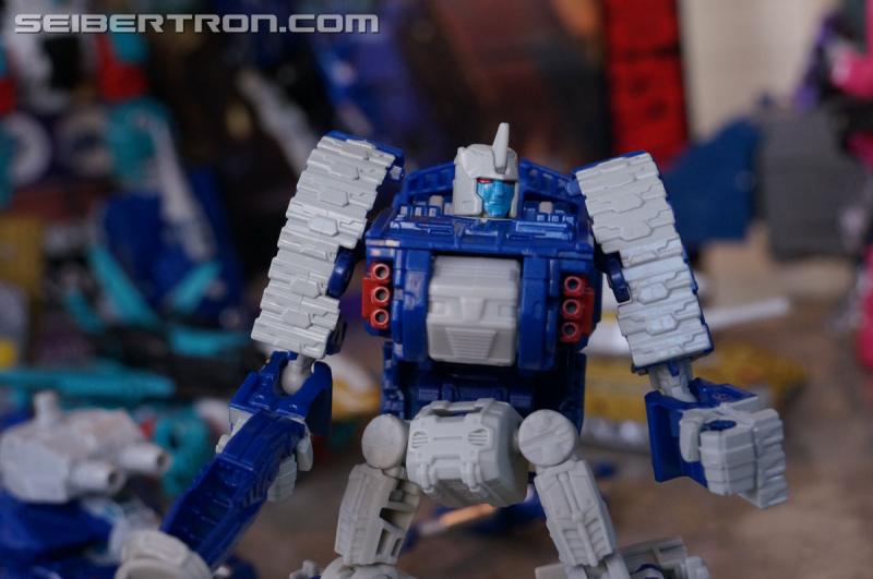 SDCC 2016: Hasbro Press Event: Combiner Wars Liokaiser - Transformers Event: Liokaiser 015