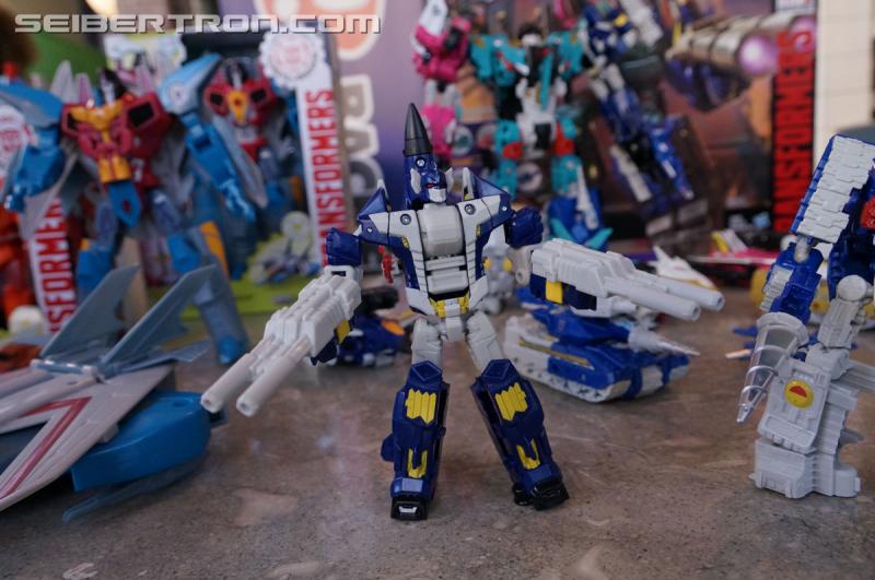 SDCC 2016: Hasbro Press Event: Combiner Wars Liokaiser - Transformers Event: Liokaiser 019
