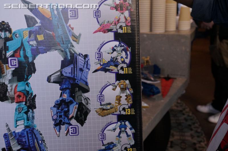 SDCC 2016: Hasbro Press Event: Combiner Wars Liokaiser - Transformers Event: Liokaiser 040