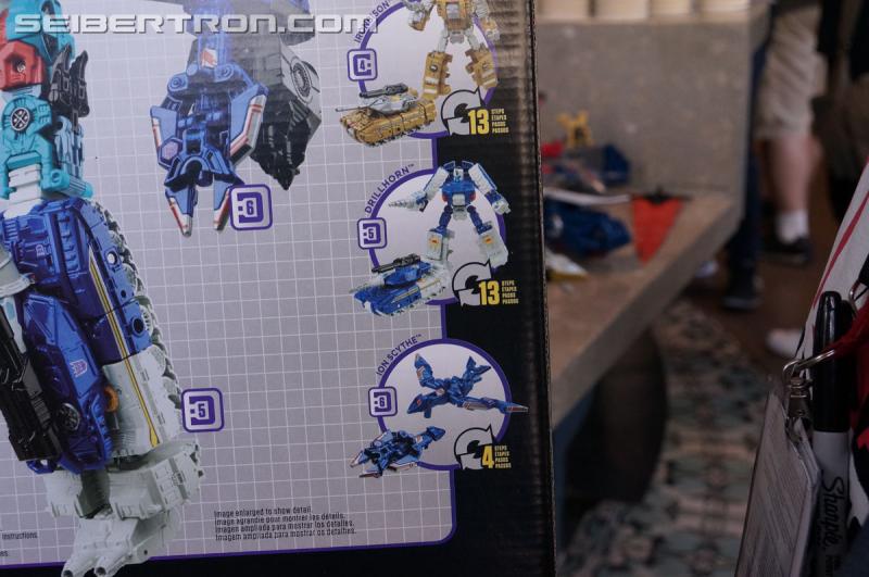 SDCC 2016: Hasbro Press Event: Combiner Wars Liokaiser - Transformers Event: Liokaiser 041