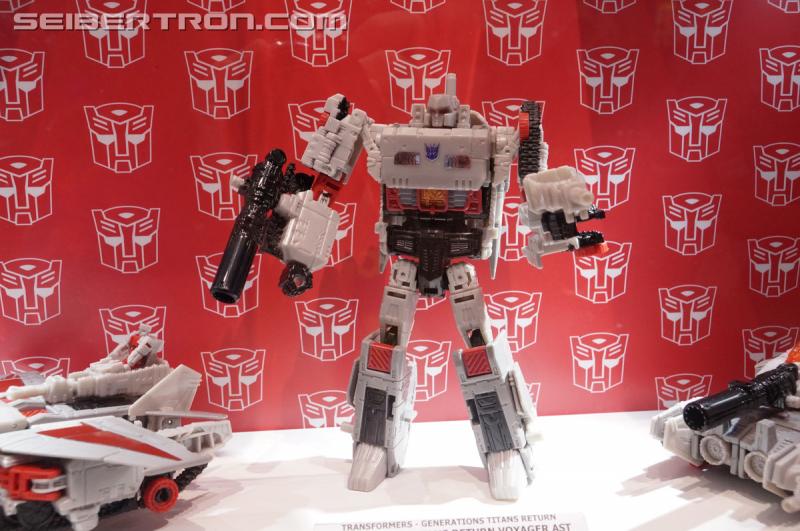SDCC 2016: SDCC Reveals (aka Hasbro Press Event reveals at SDCC booth) - Transformers Event: DSC02271