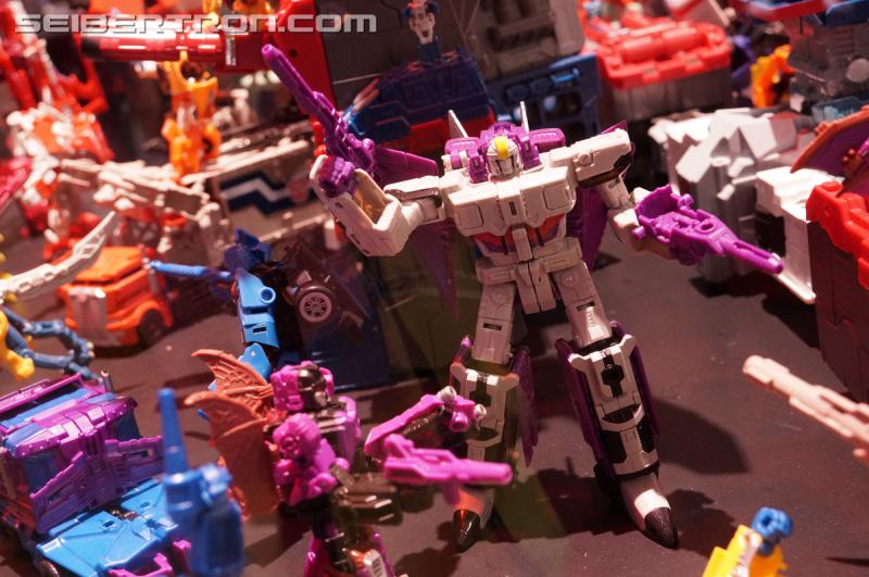 SDCC 2016 - Diorama featuring Titans Return and Combiner Wars products