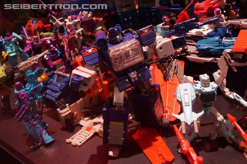 SDCC 2016: Diorama featuring Titans Return and Combiner Wars products - Transformers Event: DSC02555