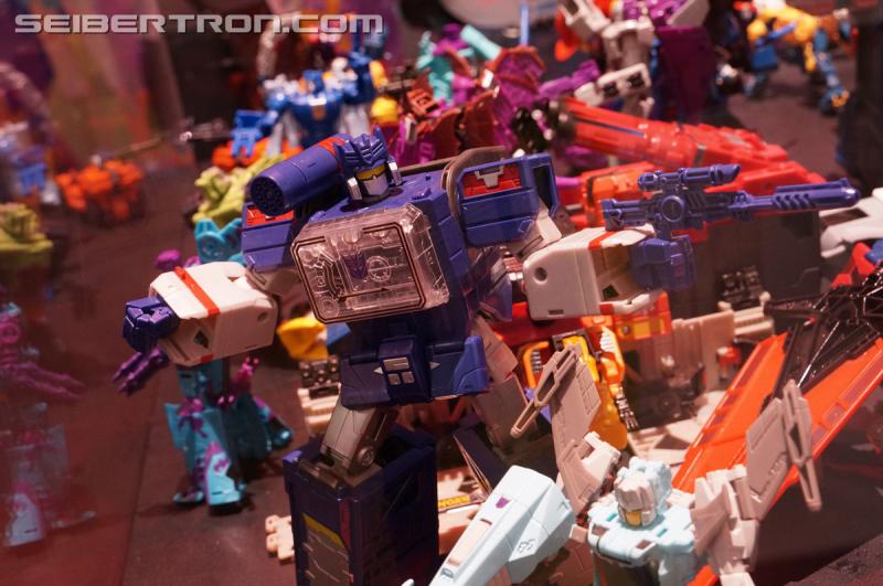 SDCC 2016 - Diorama featuring Titans Return and Combiner Wars products