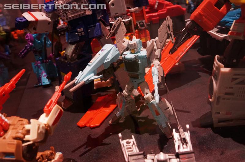 SDCC 2016: Diorama featuring Titans Return and Combiner Wars products - Transformers Event: DSC02560