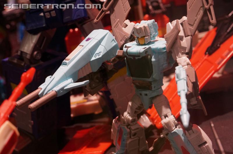SDCC 2016: Diorama featuring Titans Return and Combiner Wars products - Transformers Event: DSC02561
