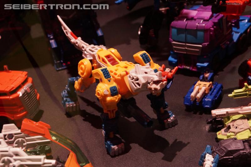 SDCC 2016 - Diorama featuring Titans Return and Combiner Wars products