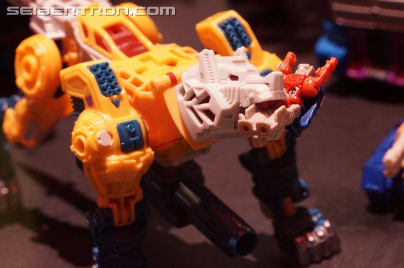 SDCC 2016: Diorama featuring Titans Return and Combiner Wars products - Transformers Event: DSC02570